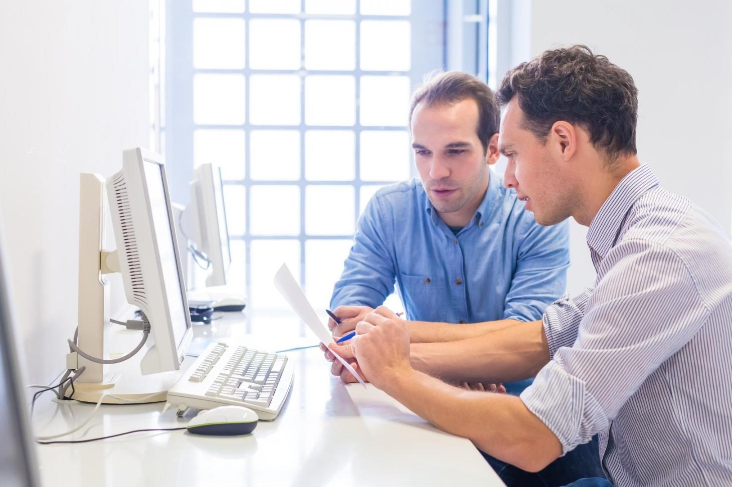 Команда Zraskep за работой над финансовыми моделями